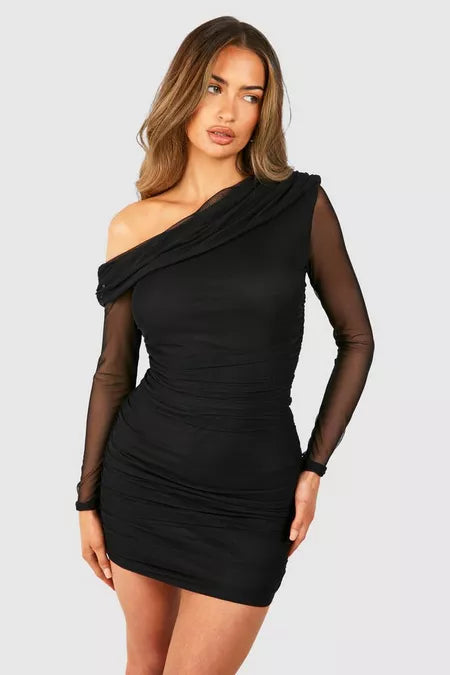 Robe asymétrique froncée en mesh à manches longues